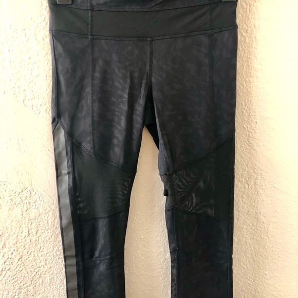 Lululemon Black mesh+pattern Capri high waist - Picture 2 of 8